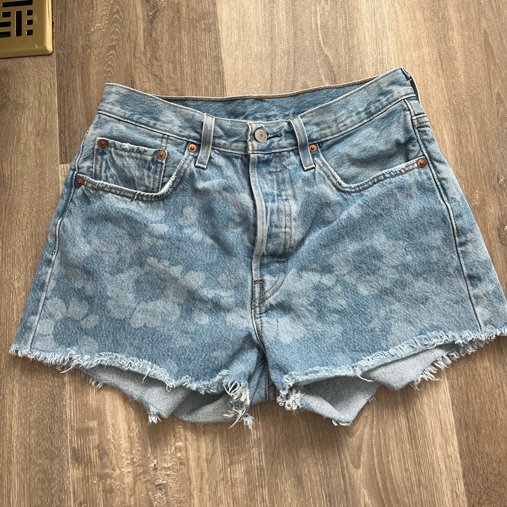 Levi’s 501 100% Cotton Blue Floral Button Fly Shorts Light Wash